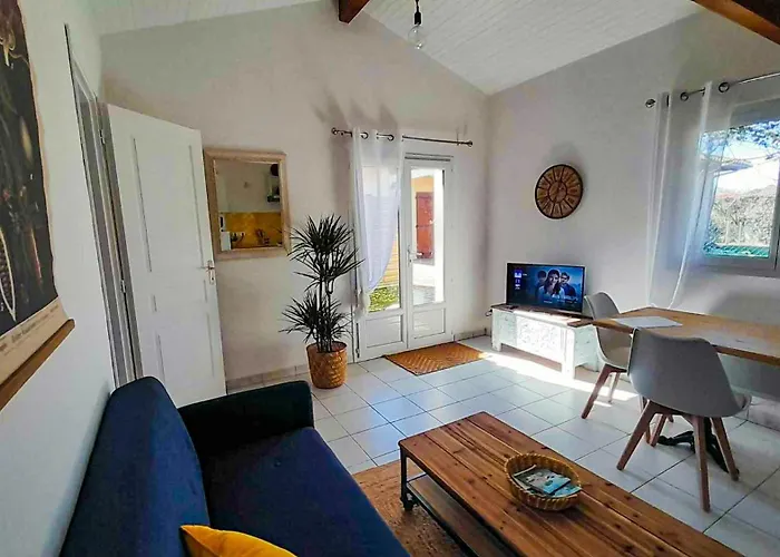 펜션 Charmante Maisonette Au Calme